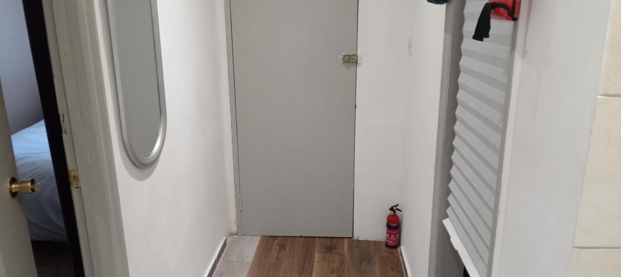 Appartamento Lovely 1 Bedroom With Garden Londra