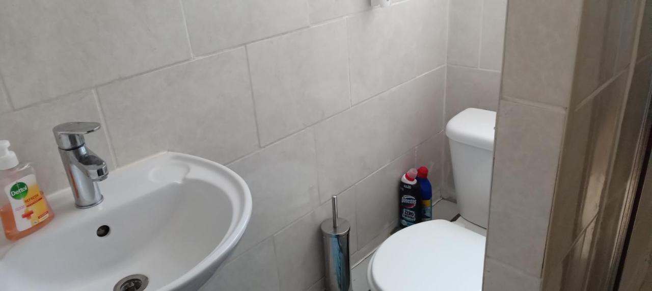 Lovely 1 Bedroom With Garden *