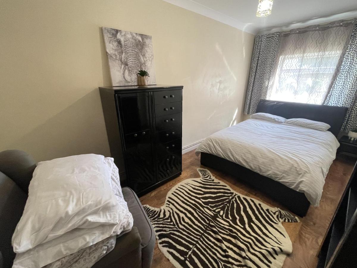 Lovely 1 Bedroom With Garden Londra