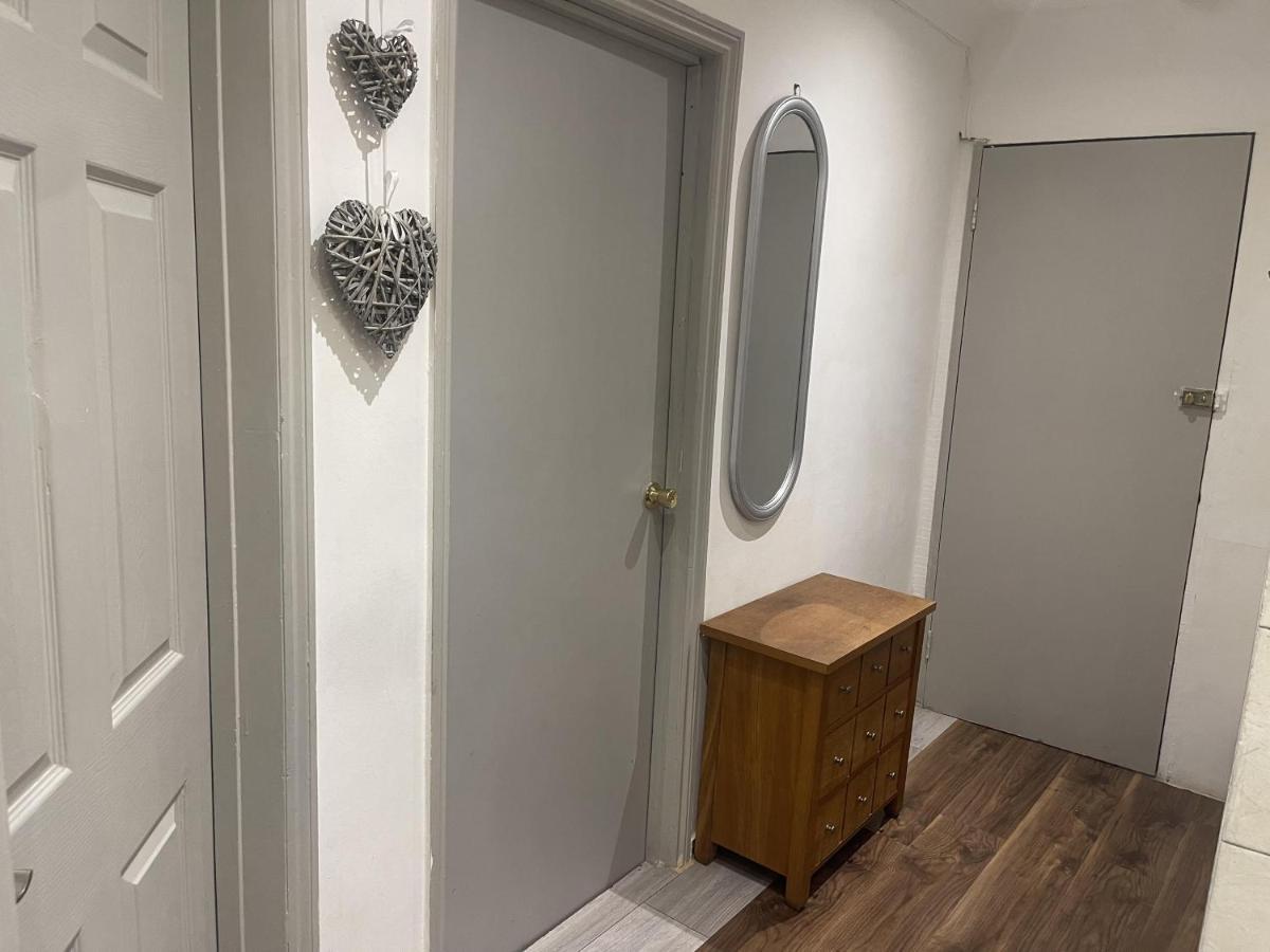 Lovely 1 Bedroom With Garden Apartment